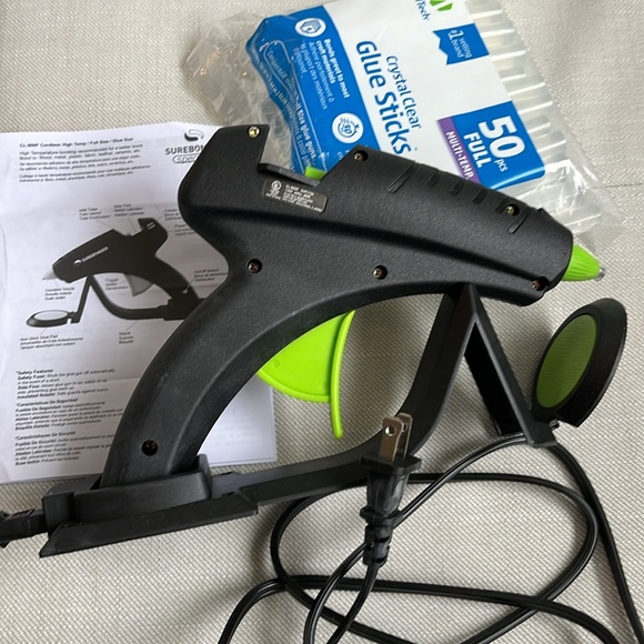 Surebonder high temperature Glue Gun & 40+ clear full size Glue Sticks - Picture 2 of 4